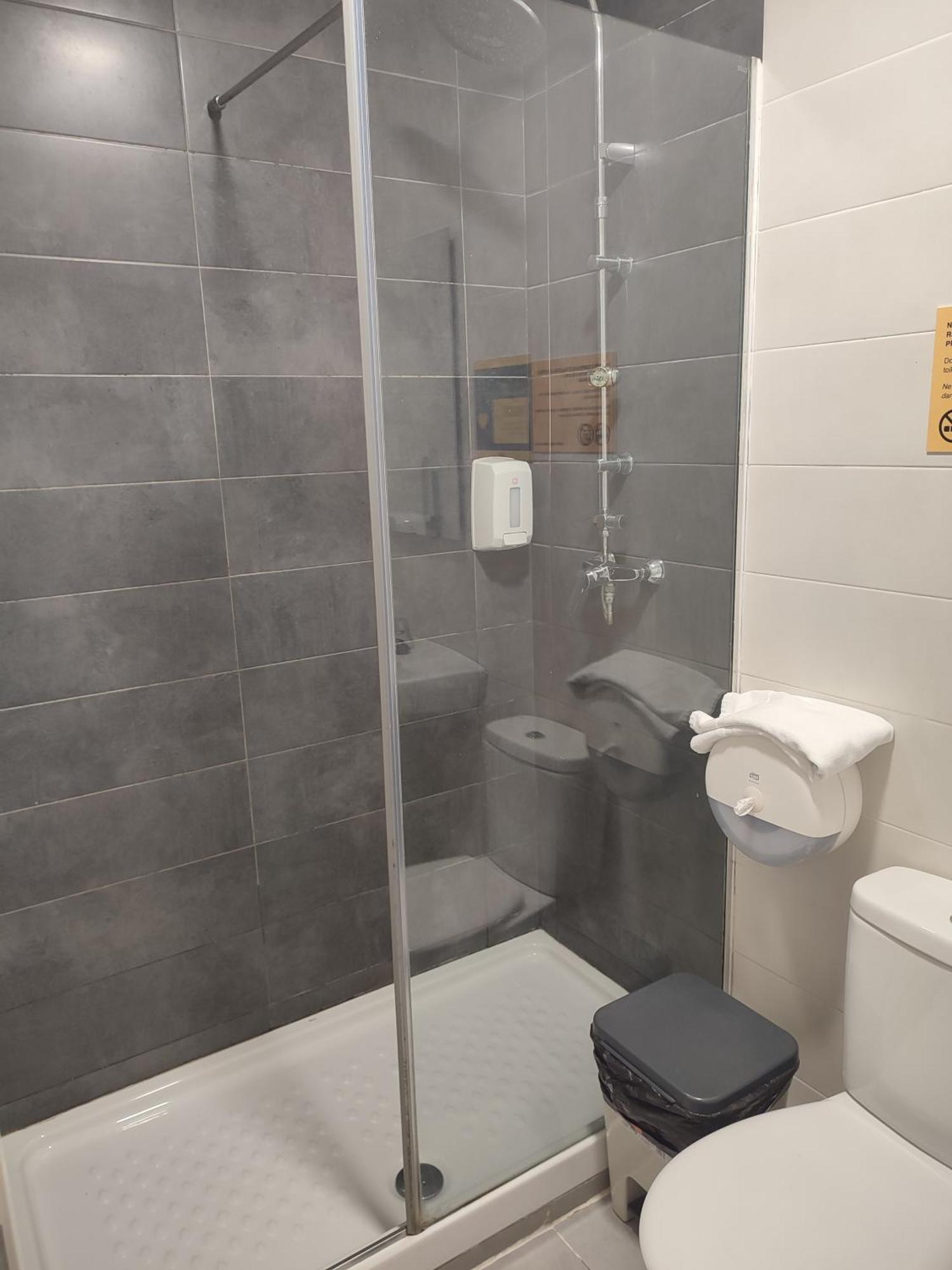 Bilbao Metropolitan Hostel By Bossh Hotels Zewnętrze zdjęcie