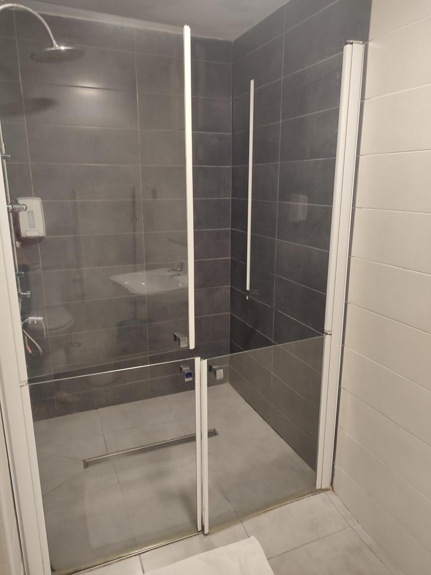 Bilbao Metropolitan Hostel By Bossh Hotels Zewnętrze zdjęcie
